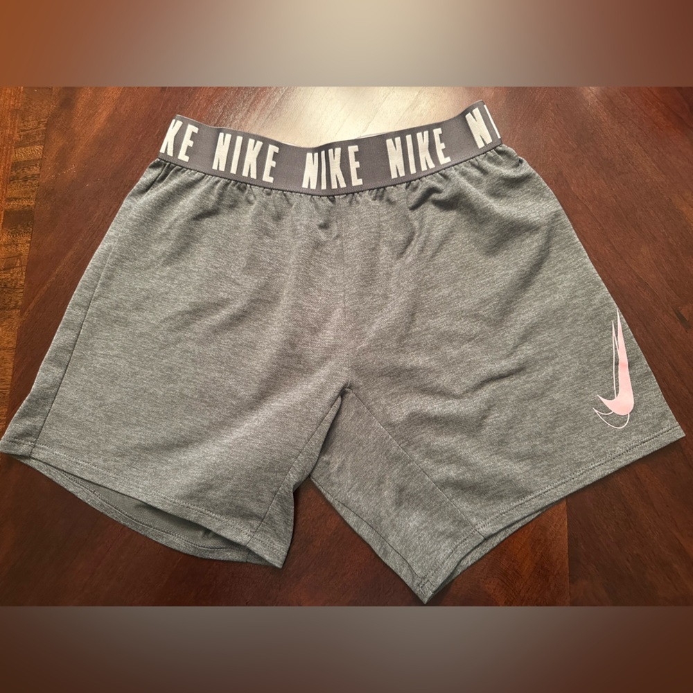 Nike shorts - youth Medium